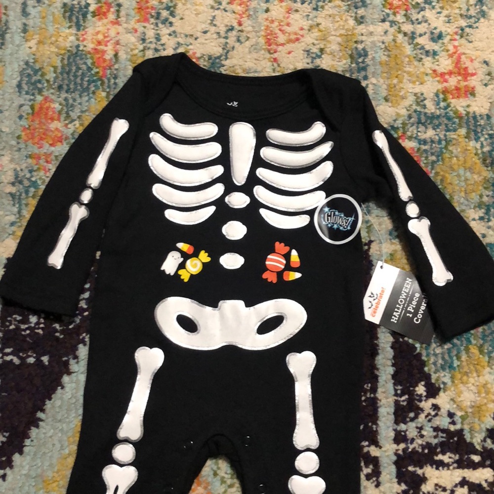 🧜🏼‍♀️3 for $15 item! 🧜🏼‍♀️ glow skeleton - Picture 2 of 2